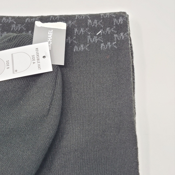NWT MICHAEL KORS REVERSIBLE HAT & SCARF GIFT SET BLACK & GREY MK LOGO WOMEN OS - Picture 11 of 13